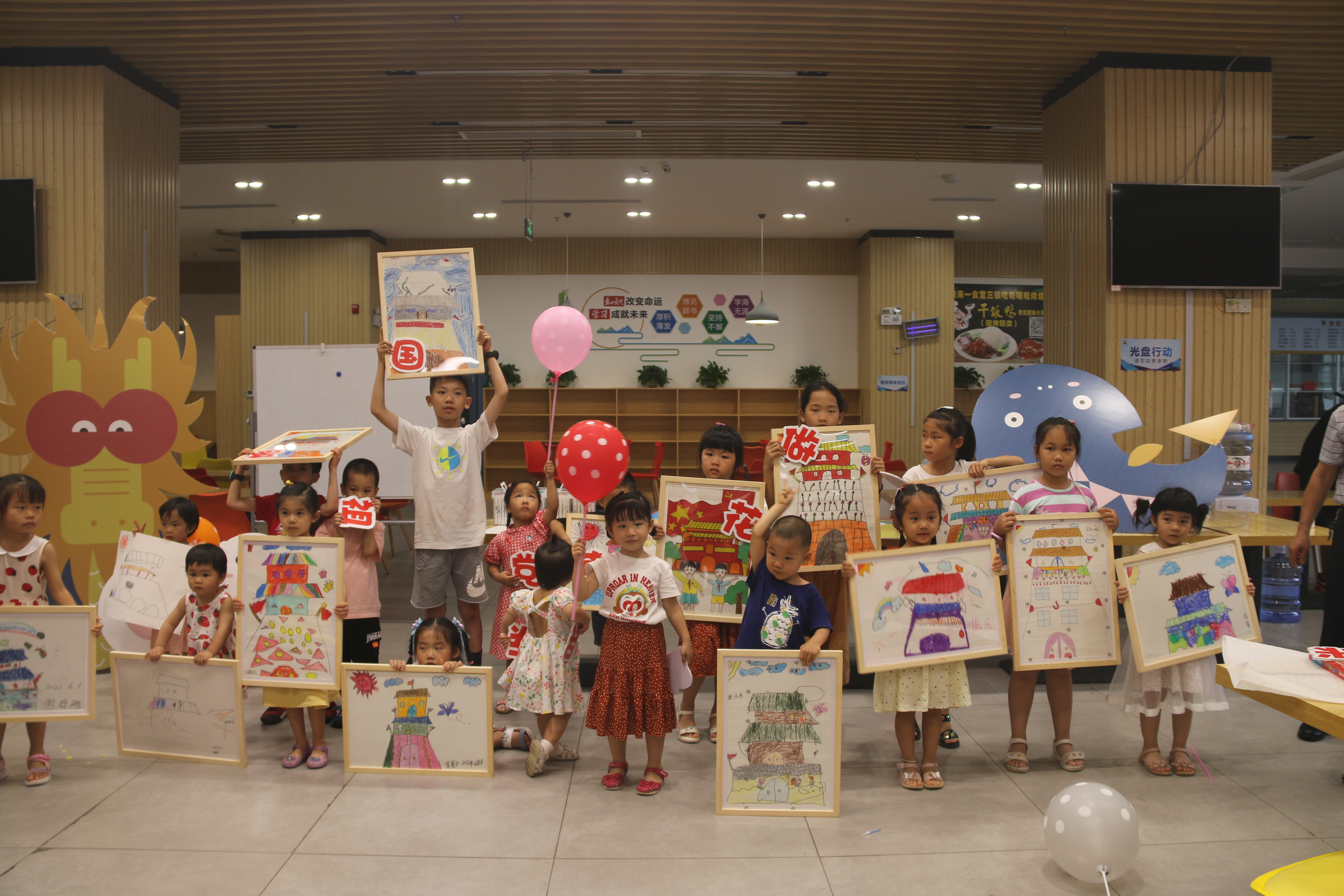 小朋友的绘画作品展示