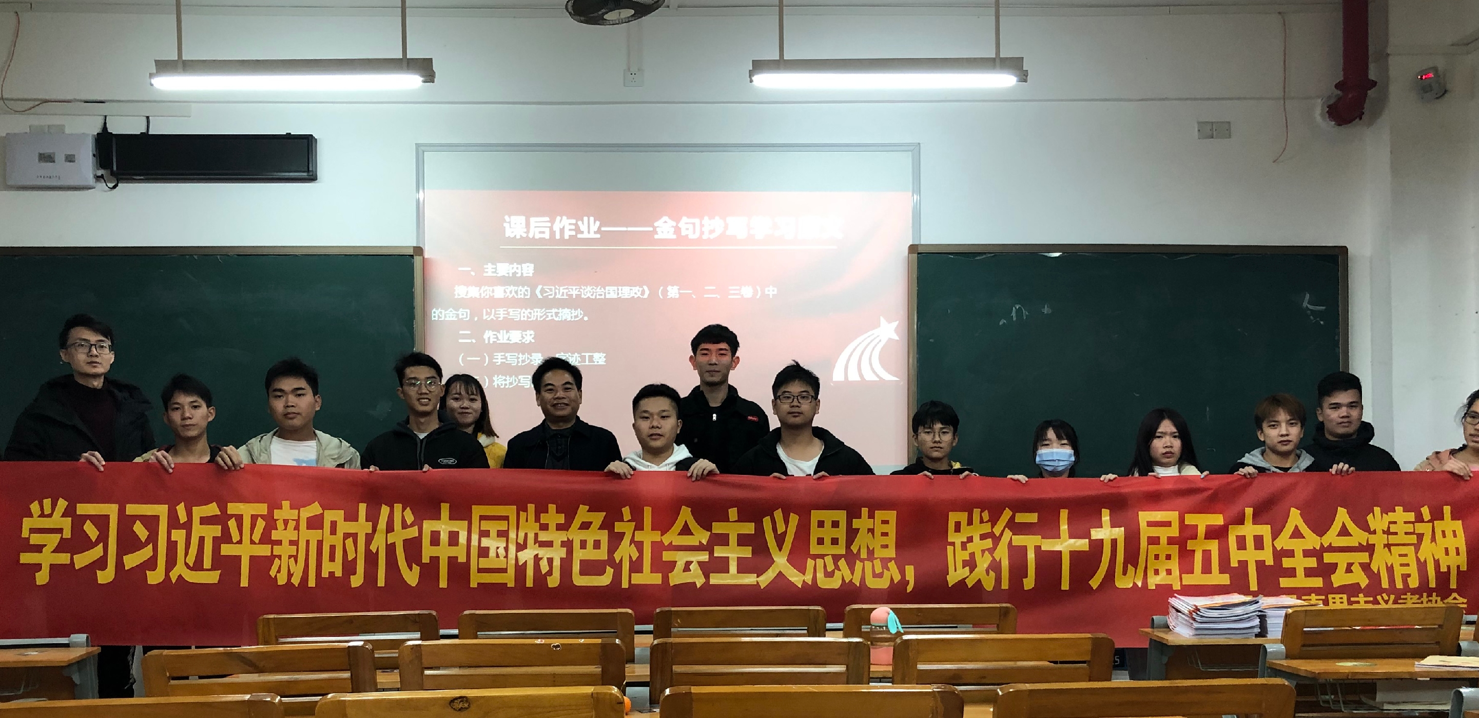 唐东升书记课后与青年马克思主义者协会学生合影