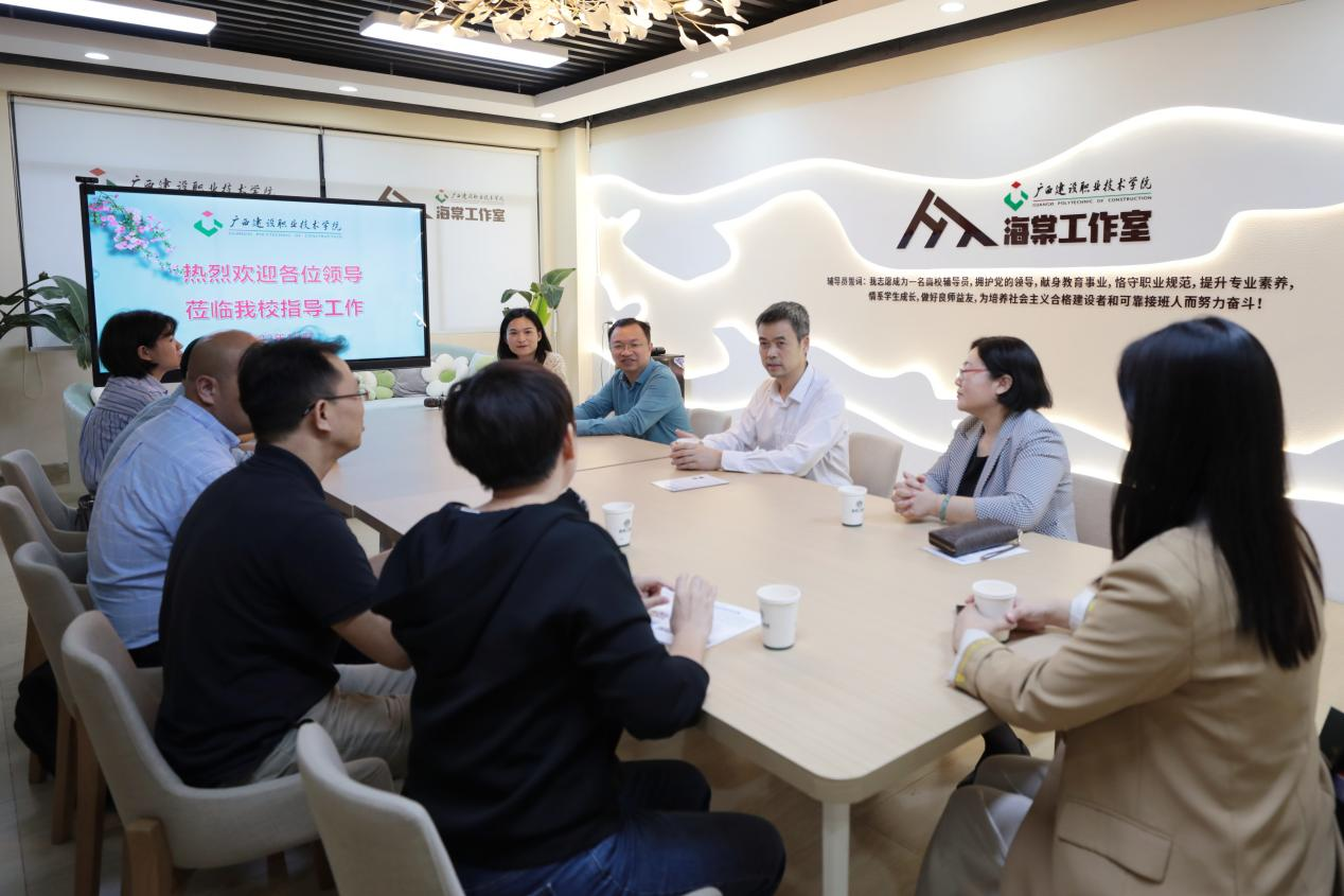 陈昌萍副厅长一行在开云线上平台_开云（中国）“海棠”辅导员工作室座谈交流