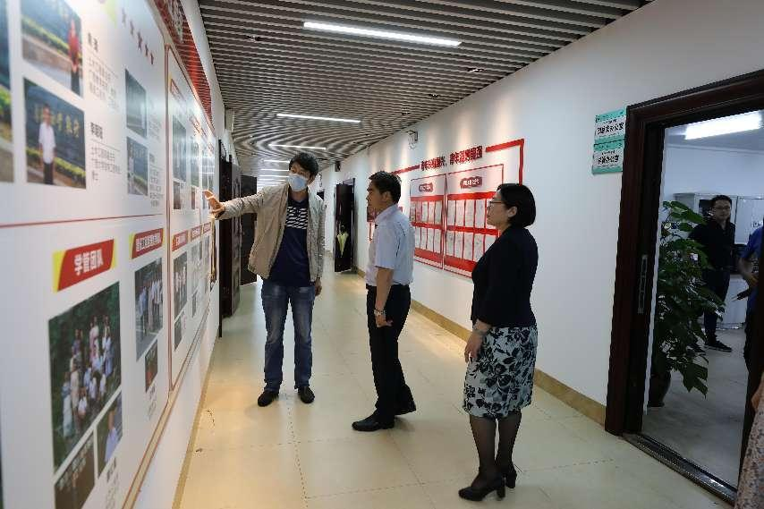 牙韩高书记一行参观开云线上平台_开云（中国）土木工程学院