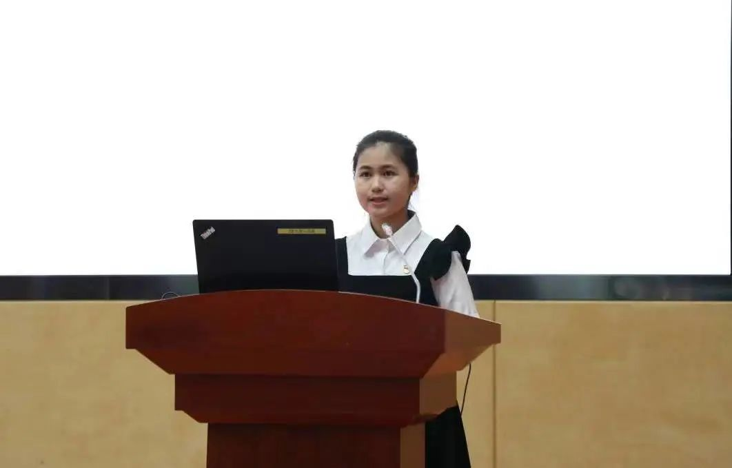 开云线上平台_开云（中国）黄贝贝同学发言