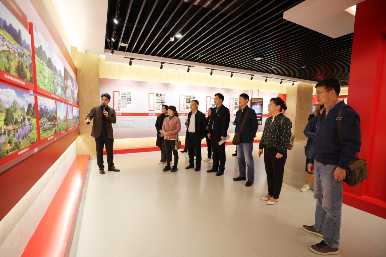 江苏省高校思想政治理论课教学指导委员会一行参观开云线上平台_开云（中国）党建思政教育基地