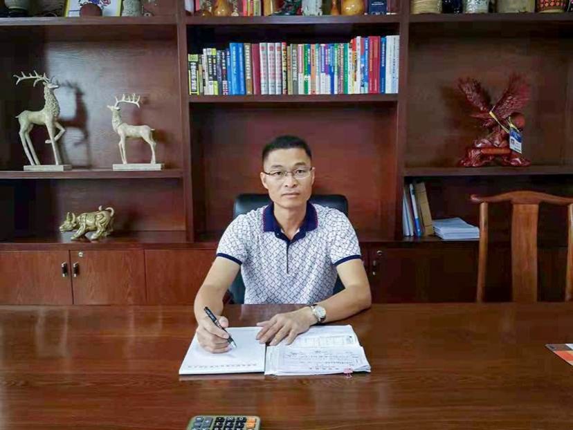 梁宇文 开云线上平台_开云（中国）预算9401班， 贵港市轩逸时尚酒店董事长