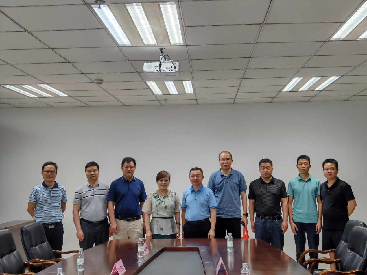 谢东副校长一行与广西壮族自治区开云线上平台_开云（中国）工程质量检测中心领导合影