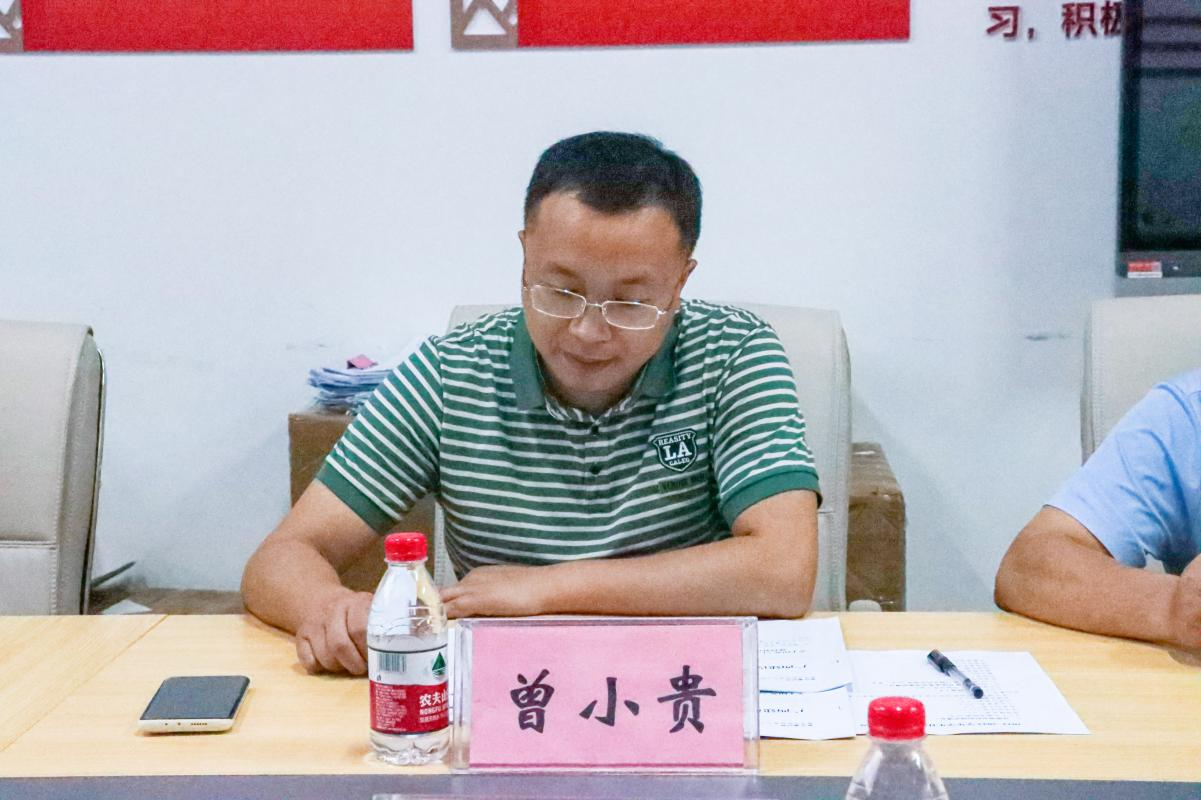 曾小贵书记汇报开云线上平台_开云（中国）2022-2023学年学生社团注册登记情况