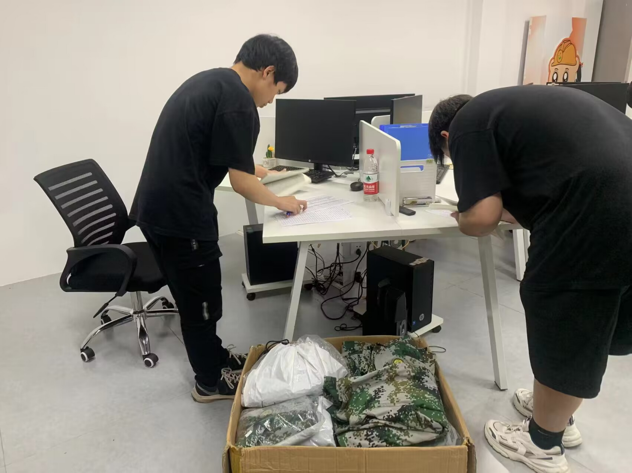 开云线上平台_开云（中国）学子捐赠军训服