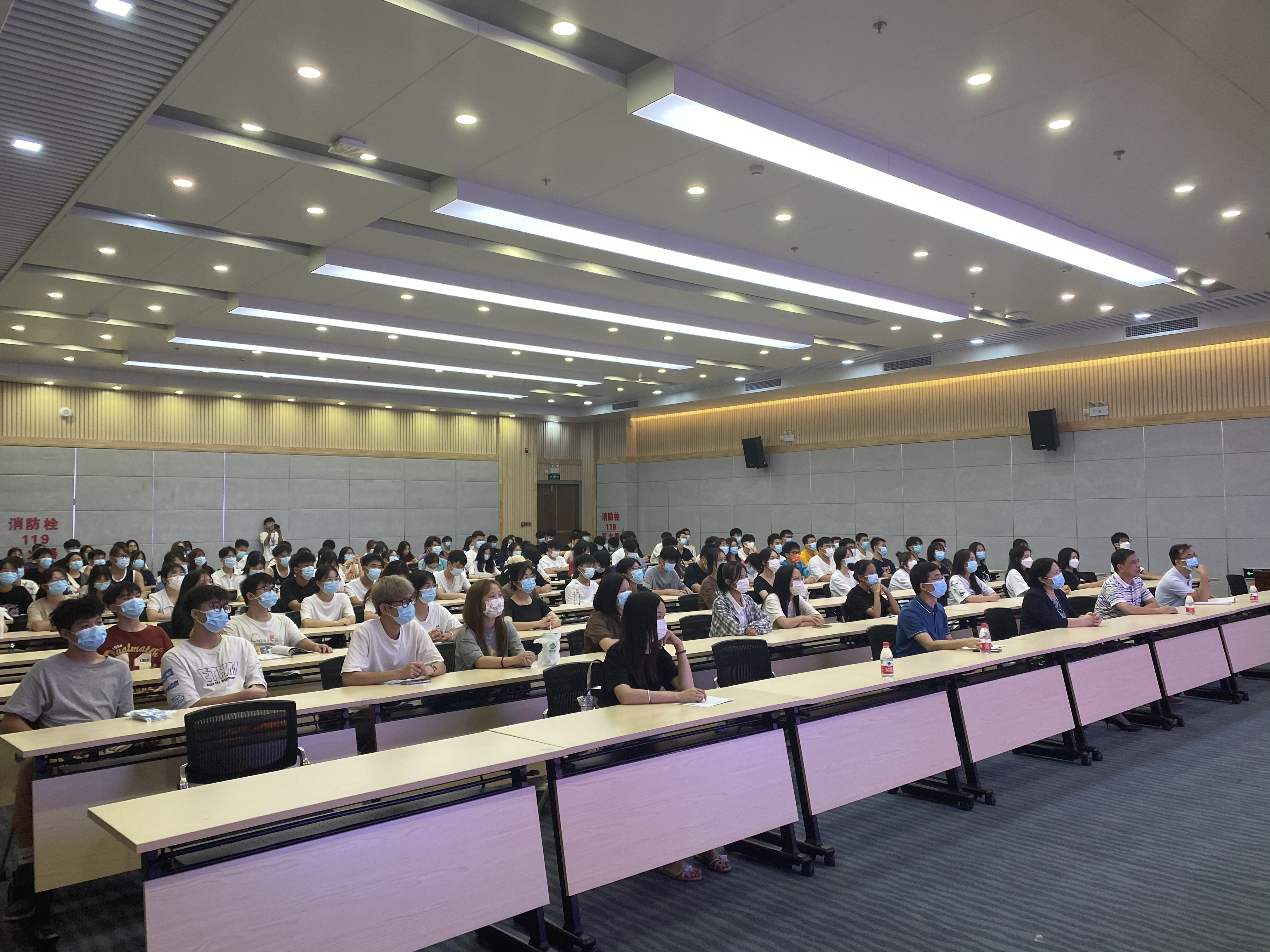 主会场收看职业院校“同上一堂思政大课”