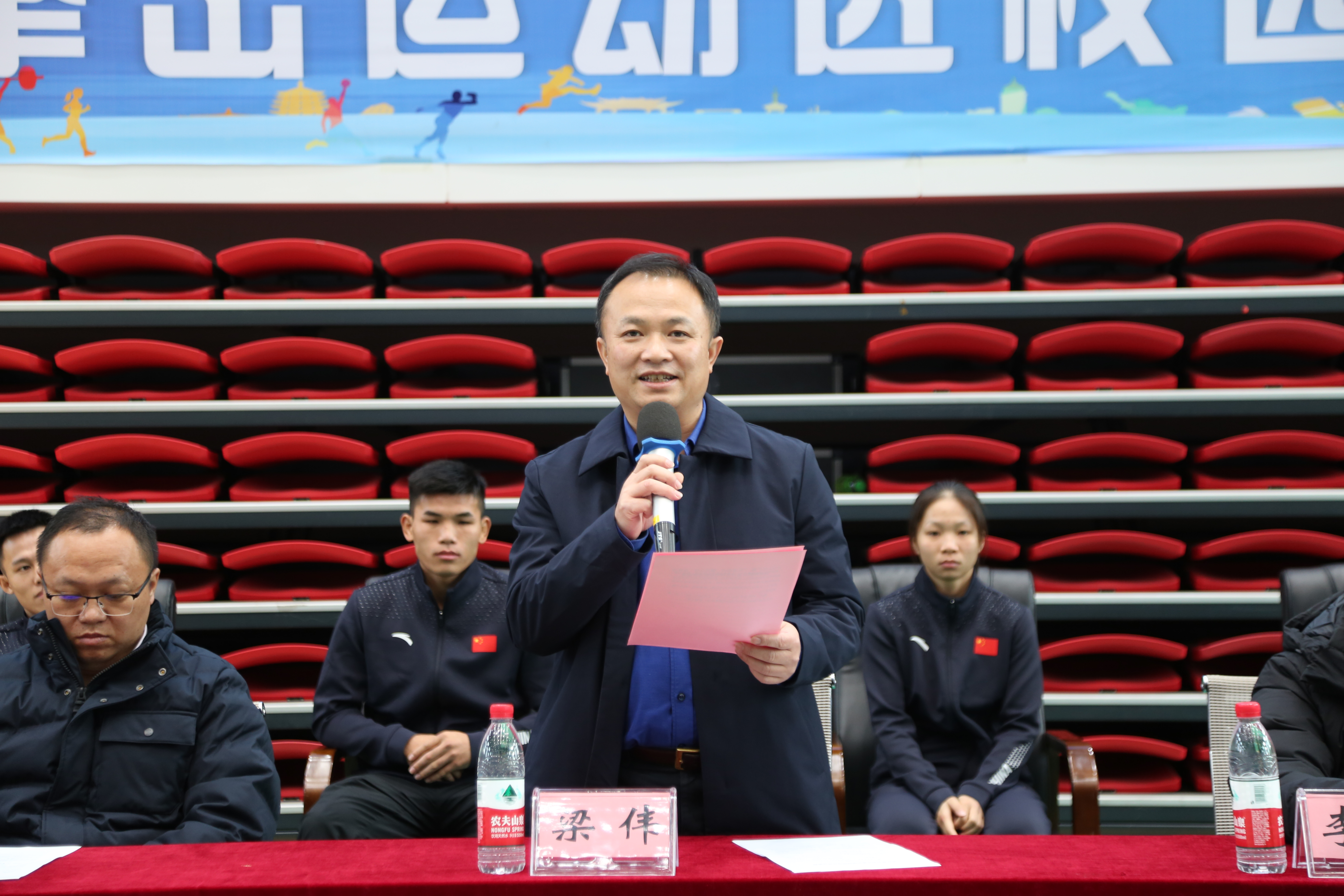 学校梁伟副校长致开幕词