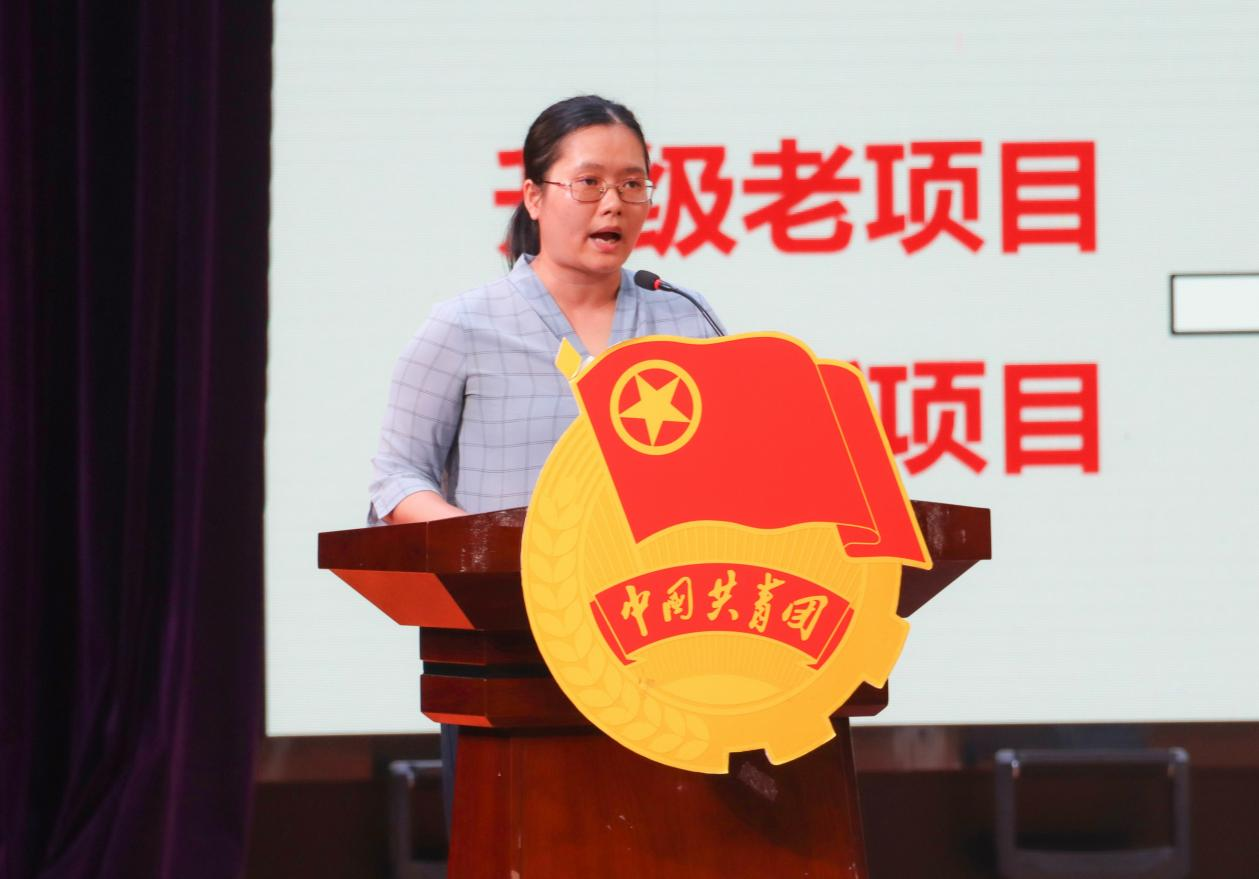 社会实践“优秀单位”代表 李姿蓉老师作经验分享