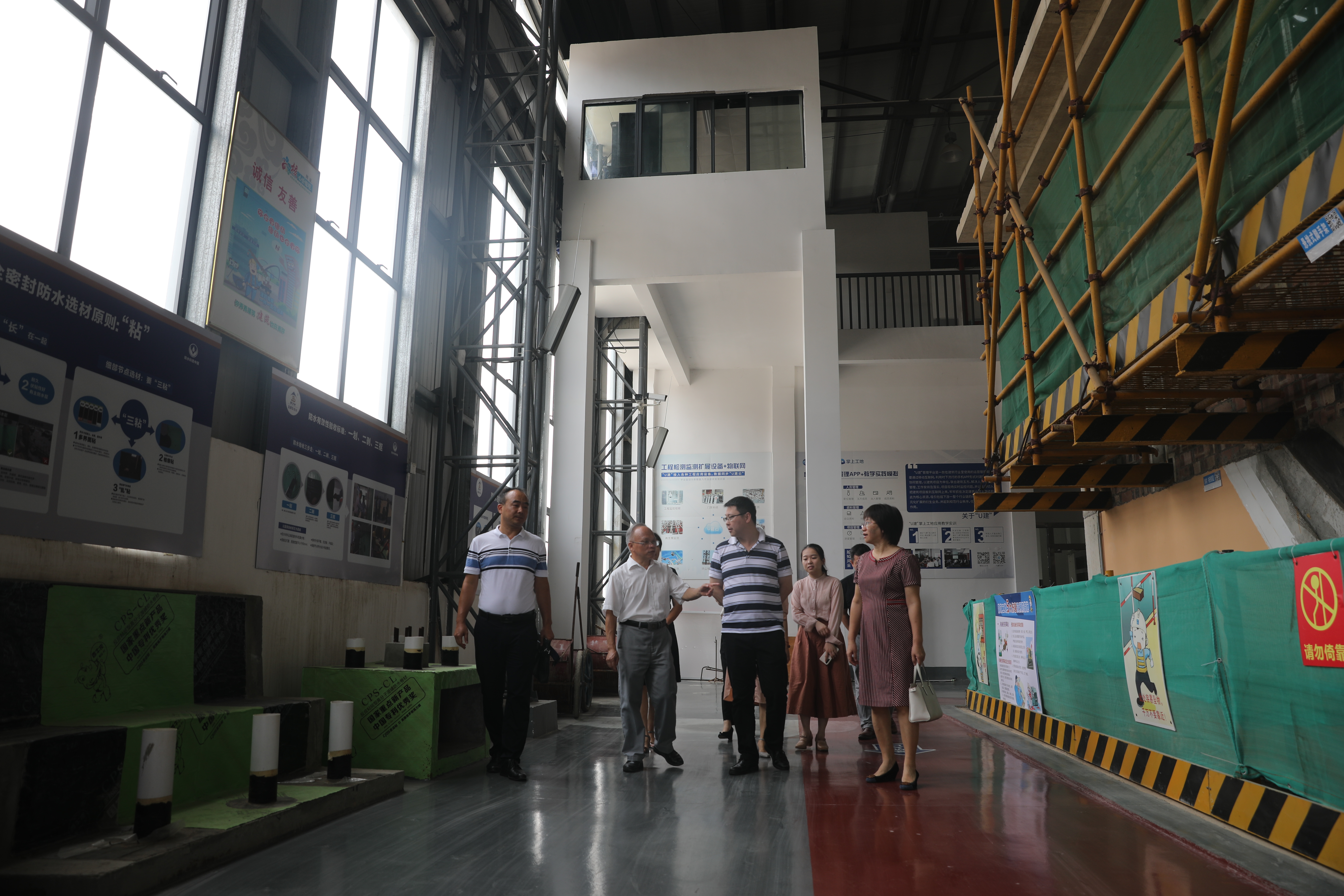 专家组走访开云线上平台_开云（中国）开云线上平台_开云（中国）工程技术专业群发展研究基地