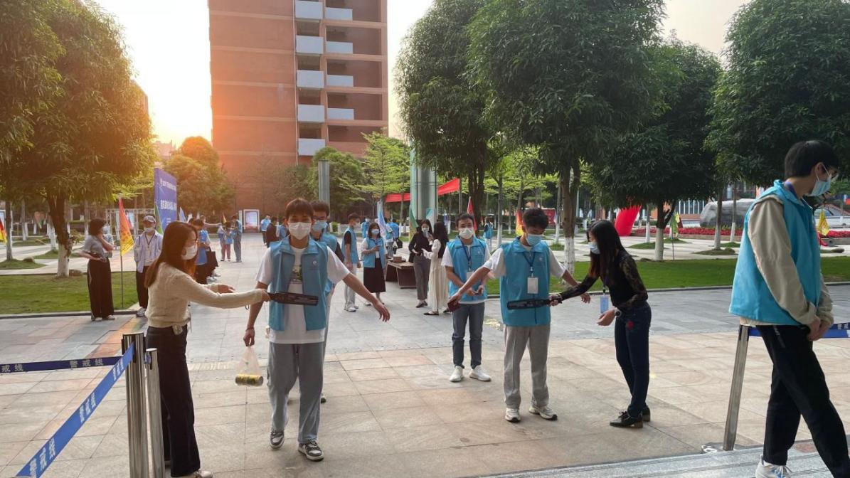 开云线上平台_开云（中国）装饰技术应用赛项赛前安检有序进行