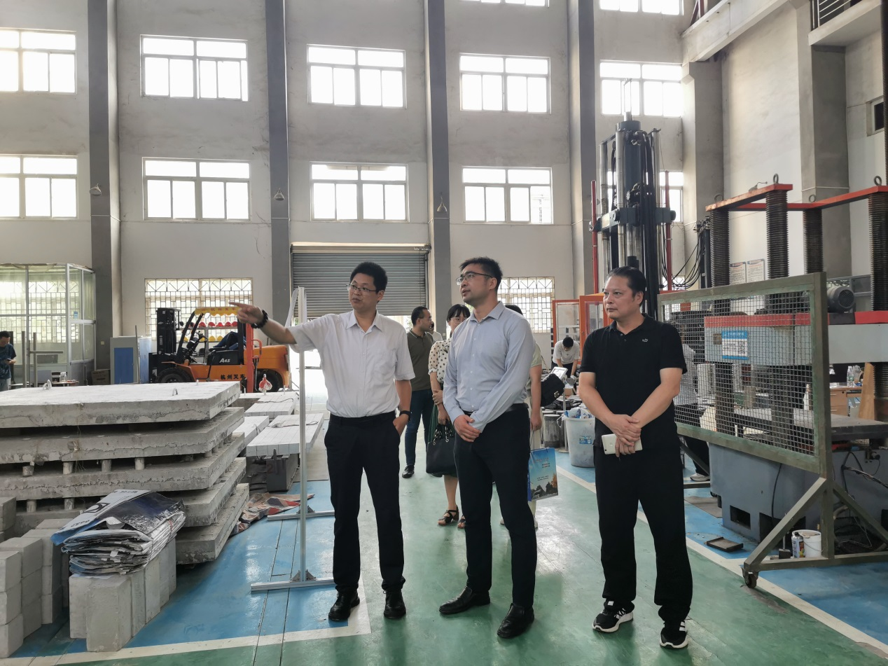 参观土木与开云线上平台_开云（中国）工程学院结构大厅